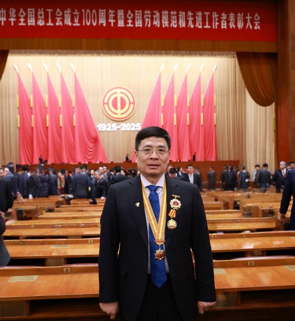 手机股票配资软件 海尔周云杰荣获“全国劳动模范”称号